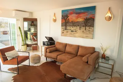 Image de A romantic and quiet getaway to enjoy endless skies and desert views.