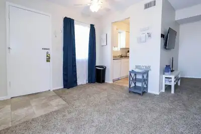 Image de Charming Cozy 5 minutes from shopping/restaurants! 40 minutes Mountains/Hiking!