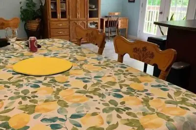 Image de Beautiful split entry home in a wooded paradise! \n