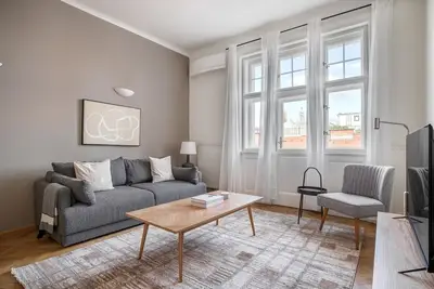 Image de Trendy Wieden 2br w/ Balcony & Elevator, nr Shopping, by Blueground