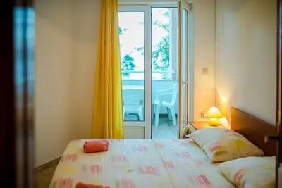 Image de Appartement de deux chambres prés de la plage Drasnice, Makarska (A-20243-a)