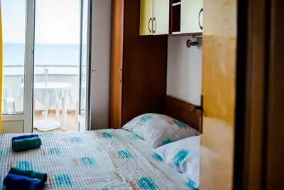 Image de Appartement de deux chambres prés de la plage Drasnice, Makarska (A-20243-g)