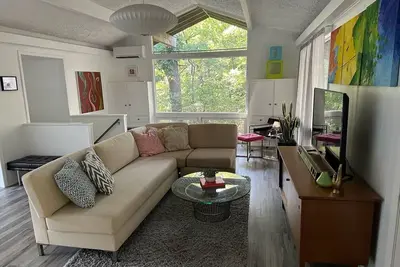 Image de House in the trees less than a mile from Tanglewood Resort, Lake & Golf course.