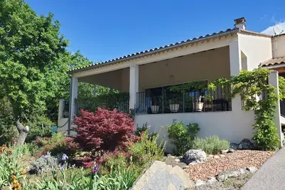 Image de Maison confortable au calme, avec grande terrasse couverte au sud, belle vue.