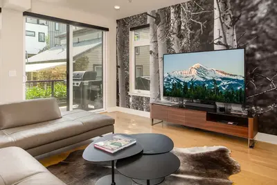 Image de Your Downtown Urban Sanctuary - Walk to Everything!