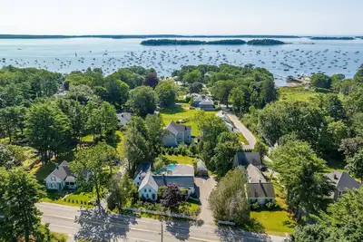 Image de Elegant Coastal Retreat: Serene Luxury Living in Falmouth Foreside