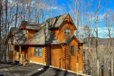 Image de Wears Beary Grateful Retreat - Brand New 2br Real Log Cabin in Wears Valley! !