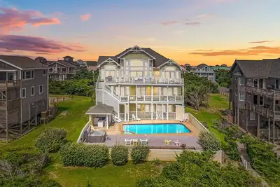 Image de Premier Oceanfront Dog Friendly w/ Pool, Hot Tub, Elevator, Game Room, and Sauna