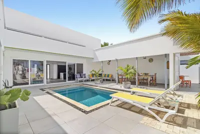 Image de Near Beaches * Pool * Bbq * Modern Design