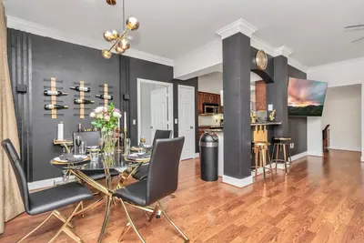 Image de Make it a trip to remember with at Black Ace a few minutes to downtown Houston.