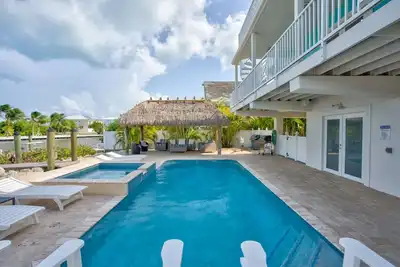 Image de Priv Pool + Spa, Walk to Beach, Dock, Tiki, Pets