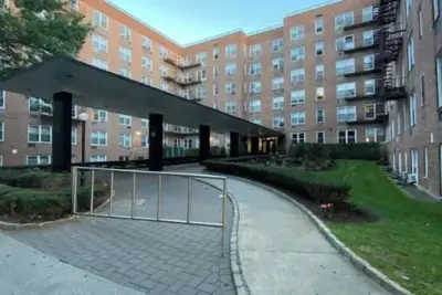 Flushing Main st Citified, Us Open for 14 guest