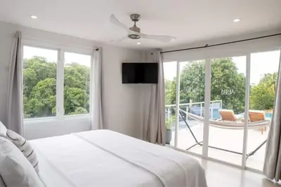 Villa Aura 15-25mins from Airport & Attractions