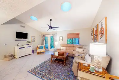Image de Row-end condo with pool, clubhouse, tennis, & walk to beach