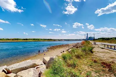 Image de Dog-friendly Sagamore Beach cottage with a full kitchen, yard, & gas grill