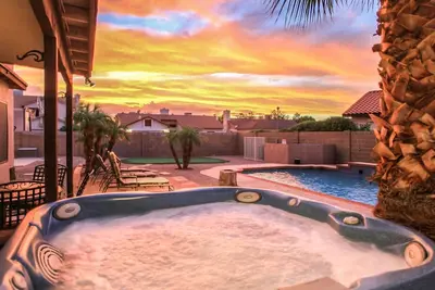 Image de Backyard Playground! Golf | Sport Court & Hot Tub!