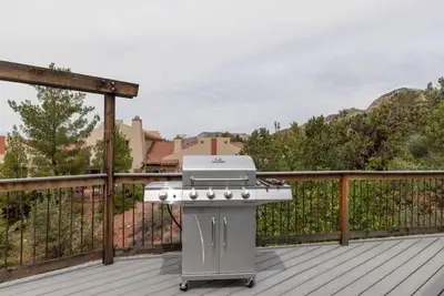 Image de Sedona Haven, Views & Deck. 10-minute walk to Trails