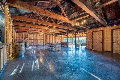 Image de Rustic Farm! Villa+Barn+Glamping+Animal Experience\n
