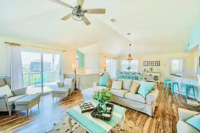 Image de Gorgeous Semi-Oceanfront - Amazing Ocean Views - Hot Tub~ Pirate Mini Golf- Avon