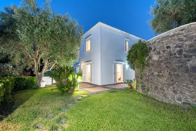 Image de The Lauro Luxury Villa, garden, parking, in private area, close to the center