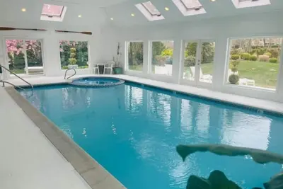 Image de Heated Indoor Pool and Spa - Golf Course View