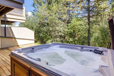 Image de Walk to Ski Lifts: Townhome w/ Hot Tub in Keystone