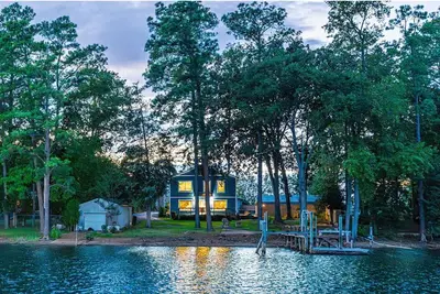 Image de Summer plans?! Gorgeous Lakefront Escape. Lake all day, firepit at night