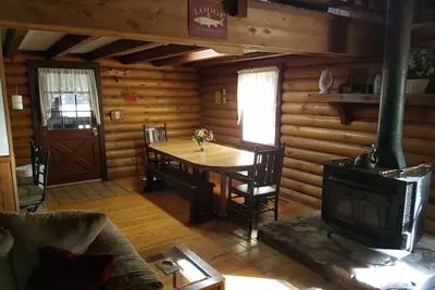 Image de The Cove Ponderosa Cabin. . . 30 seconds from Patoka Lake. . . Sleeps 15