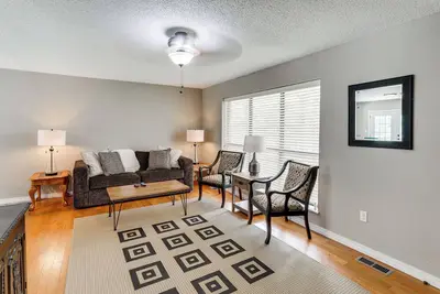 Image de Rural Melbourne House with Deck!