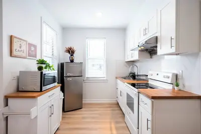 Image de Brand New! Luxury 1-2 Bedroom/Laundry! Free Parking