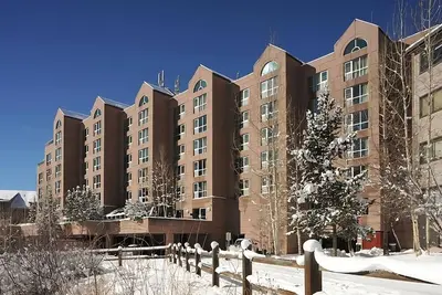 Thrilling Ski Experience! Four Units, Breakfast, Shuttle, Outdoor Jacuzzi!