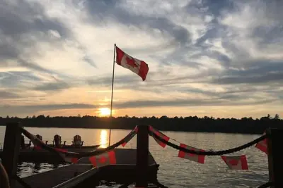 Image de Cottage on Crystal Lake Kawartha with hot tub and beautiful sunsets!