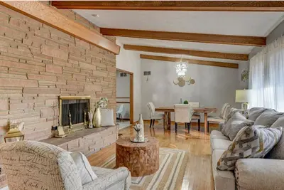 Image de 4bed/2bath retreat:Modern comfort, timeless charm. Your Ideal short-term escape.