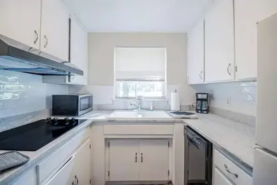 Image de Comfort Living Near Lrmc, Medical Row\n