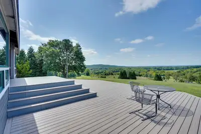 Image de Spacious Virginia Retreat w/ Deck & Scenic Views!