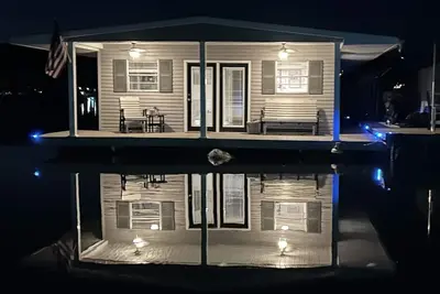 Image de Lake Therapy at Norris Lake. Wake up floating on the water, pontoon included.