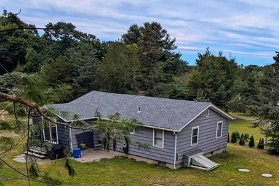 Image de Charming Watch Hill Getaway