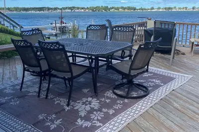 Image de Charming Cottage on the Bay and Golf Course with private patio and boat dock.