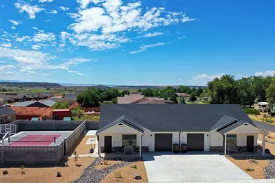 Image de Pickleball Paradise in Kanab with Hot Tub Unit 2