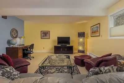 Image de Ravens Run to the Sea - Mere Steps from the Coastal Trail: a multi use bike path