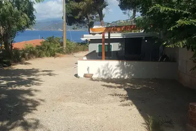 Image de Two-room apartment only a 3-minute walk from the sandy beach in Pareti