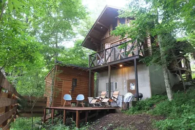 Image de A unique log house surrounded by nature with a wood stove and a private sauna hut basementloft av / Minamitsurugun Yamanashi