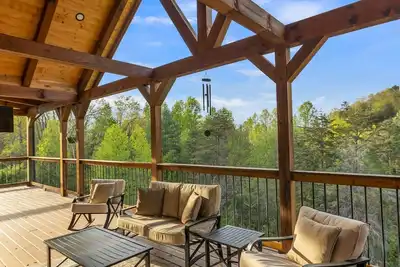 Image de Southern Smoke | Scenic Decks | Hot Tub | Wi-Fi