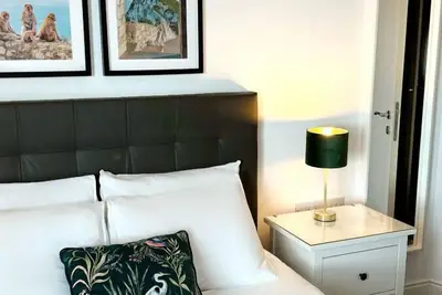 Image de Bright City Centre 2 Bed Apt w/ Private Balcony