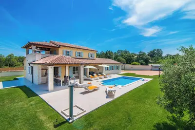 Image de Beautiful 4 bedroom villa on peaceful location in village Pavićini