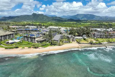 Image de Comfort and Convenience Cozy 2-Bedroom Condo with A/C Pools and Beach Access