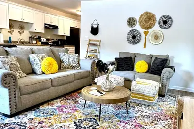 Image de Near Atrium & town, King/Queen/Pullout, No stairs