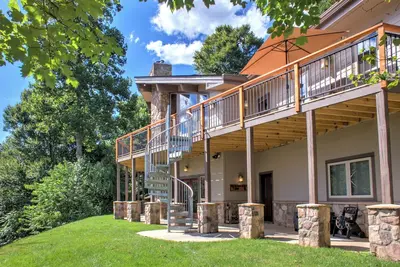 Image de High Top Retreat | Hot Tub, Views + Biltmore Pass | 16min to Asheville