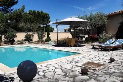Image de Maison des Arts Villa pour 4 personnes, piscine et local pour vélos et motos