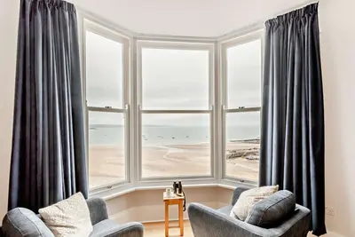 Beach Retreat - Tenby